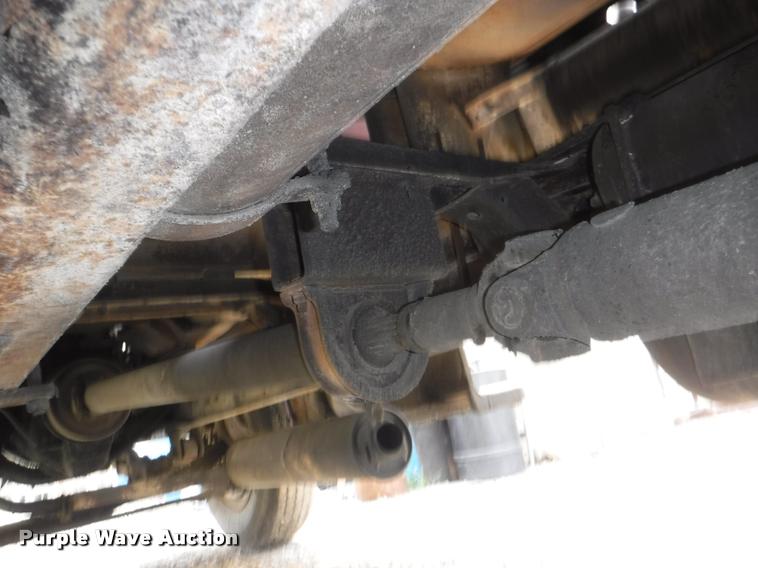 image for item K5910 1973 Ford F700 oil distributor truck