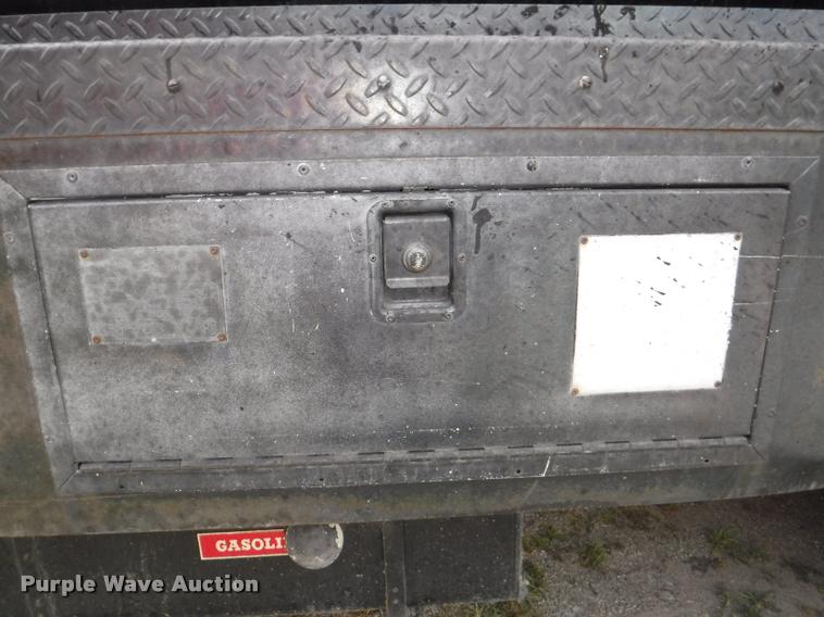 image for item K5910 1973 Ford F700 oil distributor truck