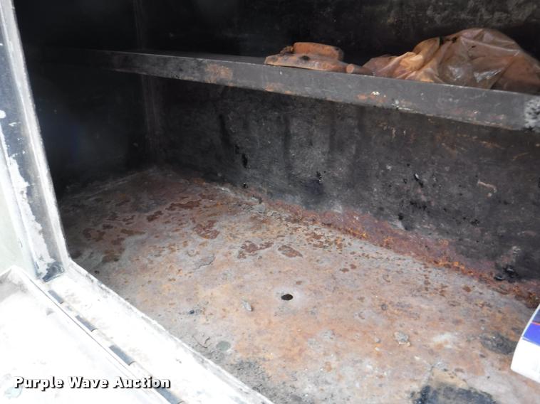 image for item K5910 1973 Ford F700 oil distributor truck