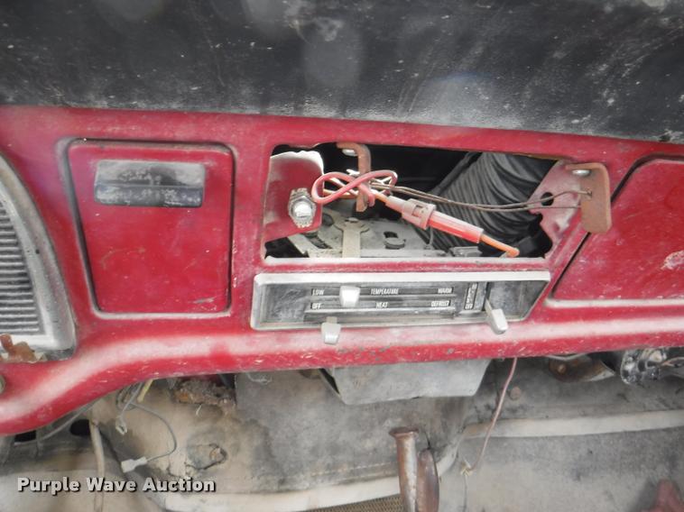 image for item K5910 1973 Ford F700 oil distributor truck