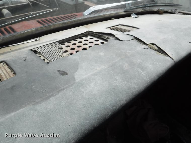 image for item K5910 1973 Ford F700 oil distributor truck