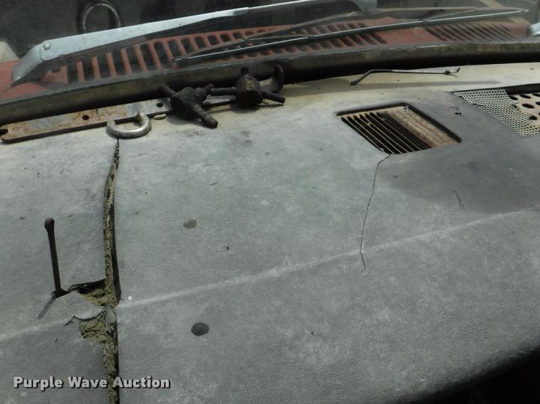 image for item K5910 1973 Ford F700 oil distributor truck