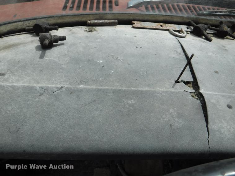 image for item K5910 1973 Ford F700 oil distributor truck