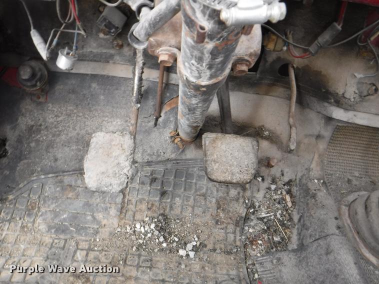 image for item K5910 1973 Ford F700 oil distributor truck