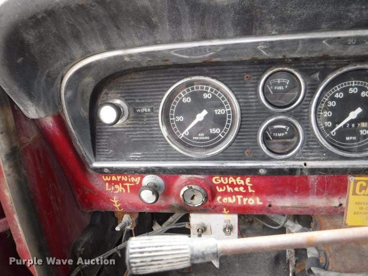 image for item K5910 1973 Ford F700 oil distributor truck