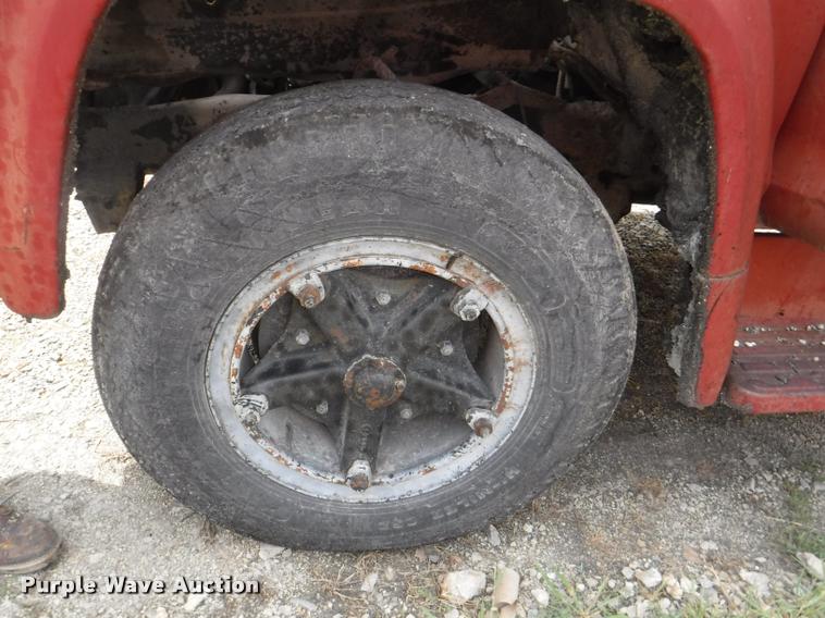 image for item K5910 1973 Ford F700 oil distributor truck