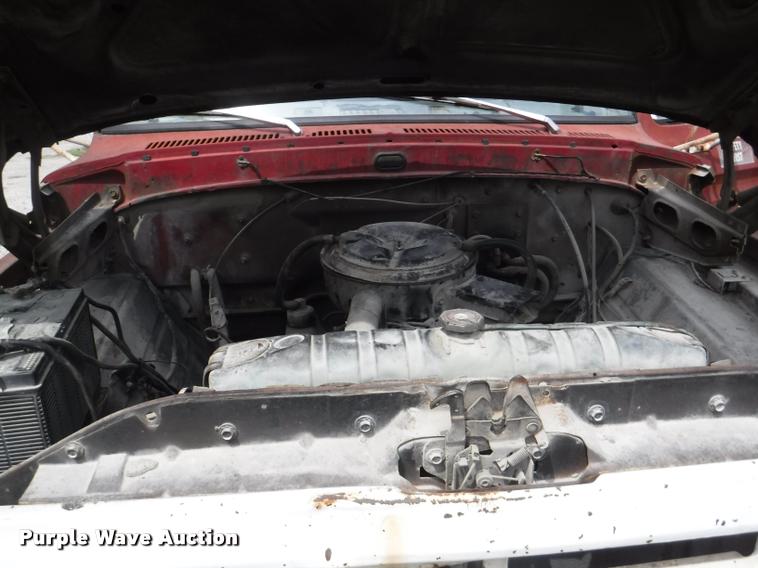 image for item K5910 1973 Ford F700 oil distributor truck