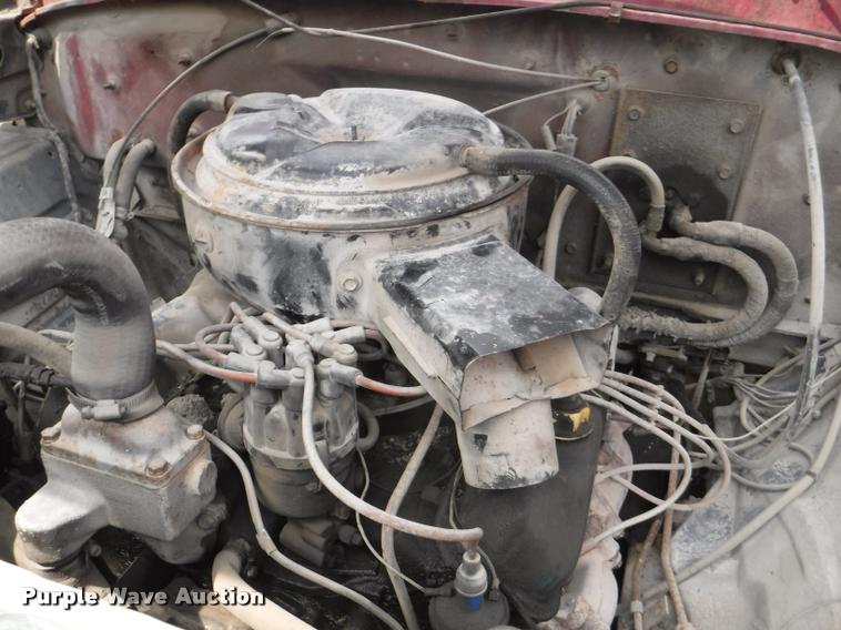 image for item K5910 1973 Ford F700 oil distributor truck