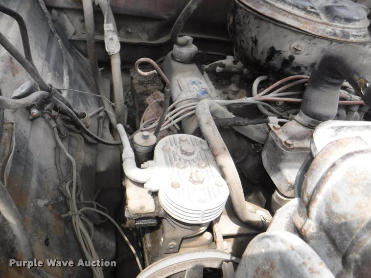 image for item K5910 1973 Ford F700 oil distributor truck