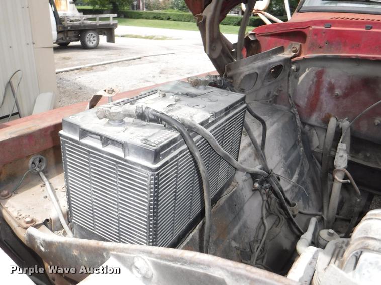 image for item K5910 1973 Ford F700 oil distributor truck