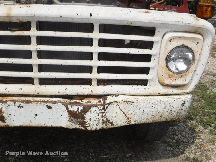 image for item K5910 1973 Ford F700 oil distributor truck