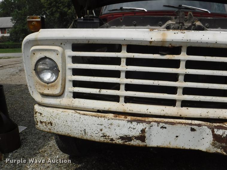 image for item K5910 1973 Ford F700 oil distributor truck