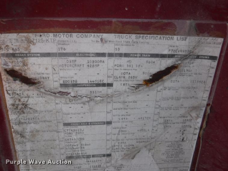 image for item K5910 1973 Ford F700 oil distributor truck