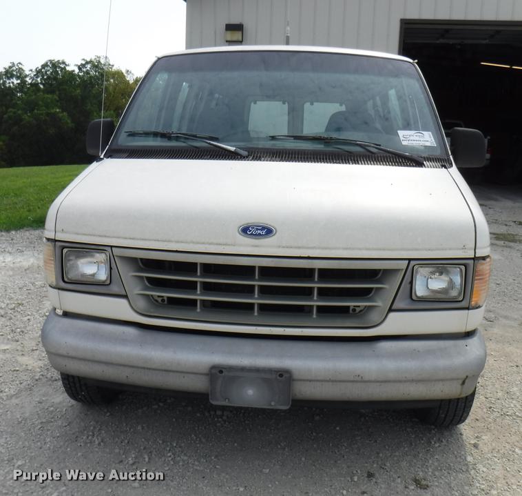 image for item K5922 1992 Ford Club Wagon van