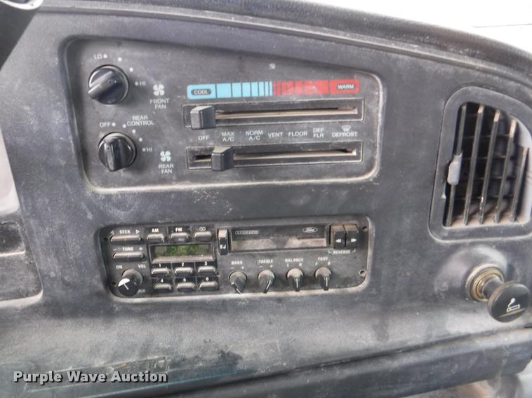 image for item K5922 1992 Ford Club Wagon van