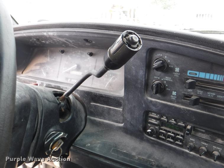 image for item K5922 1992 Ford Club Wagon van