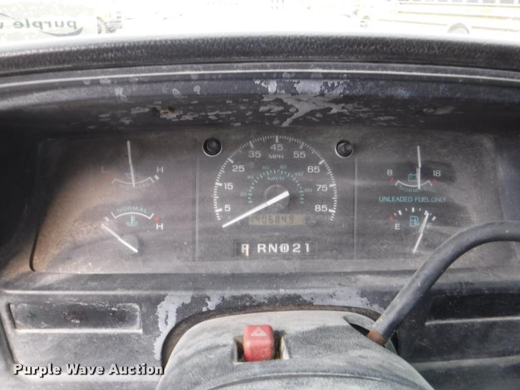 image for item K5922 1992 Ford Club Wagon van