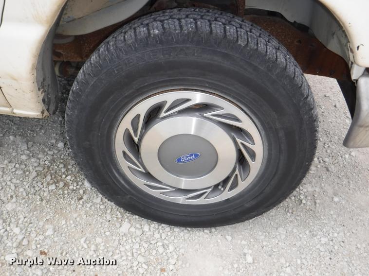 image for item K5922 1992 Ford Club Wagon van