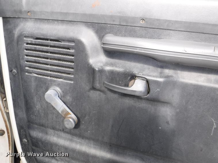 image for item K5922 1992 Ford Club Wagon van