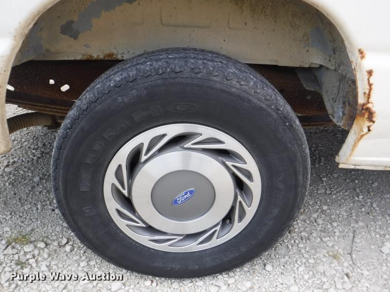 image for item K5922 1992 Ford Club Wagon van