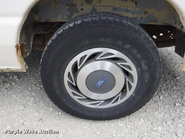 image for item K5922 1992 Ford Club Wagon van