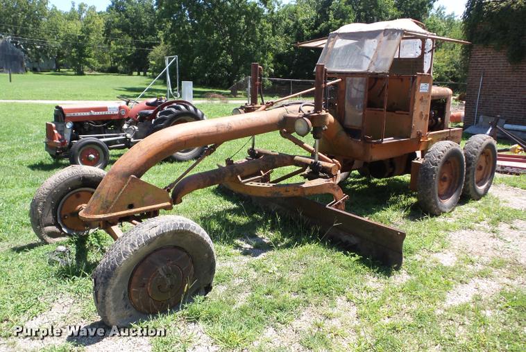 image for item K6411 Allis Chalmers D rigid frame motor grader