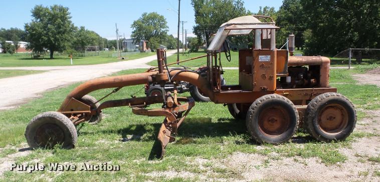 image for item K6411 Allis Chalmers D rigid frame motor grader