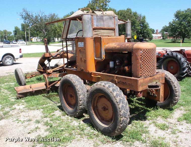 image for item K6411 Allis Chalmers D rigid frame motor grader