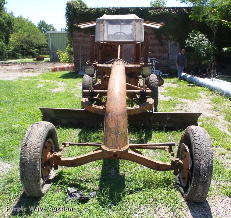 image for item K6411 Allis Chalmers D rigid frame motor grader