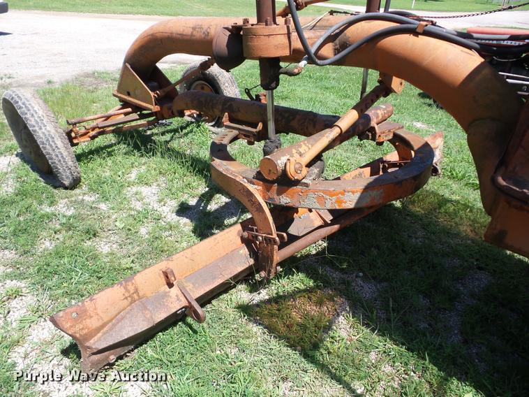 image for item K6411 Allis Chalmers D rigid frame motor grader
