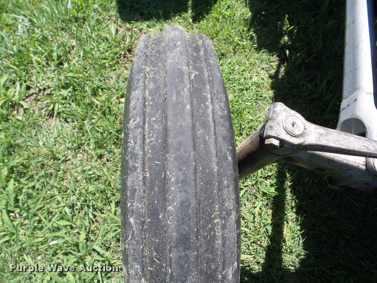 image for item K6412 Massey-Ferguson 135 tractor