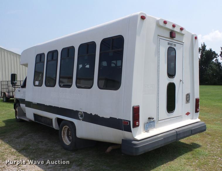 image for item K6434 2005 Ford Econoline E450 shuttle bus