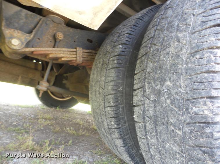 image for item K6434 2005 Ford Econoline E450 shuttle bus