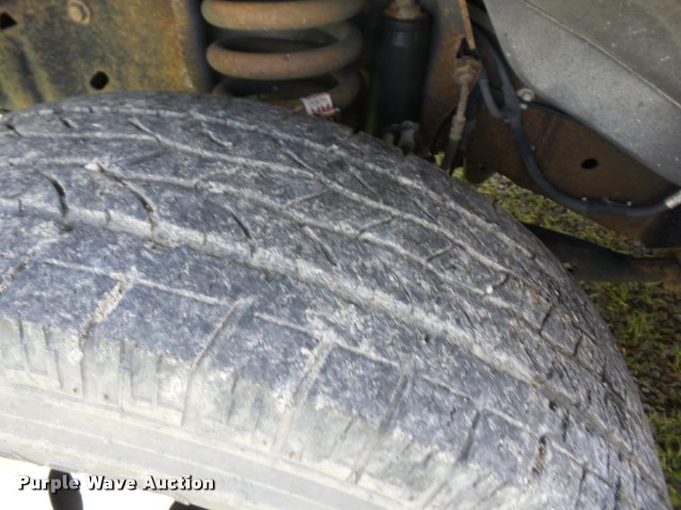 image for item K6434 2005 Ford Econoline E450 shuttle bus