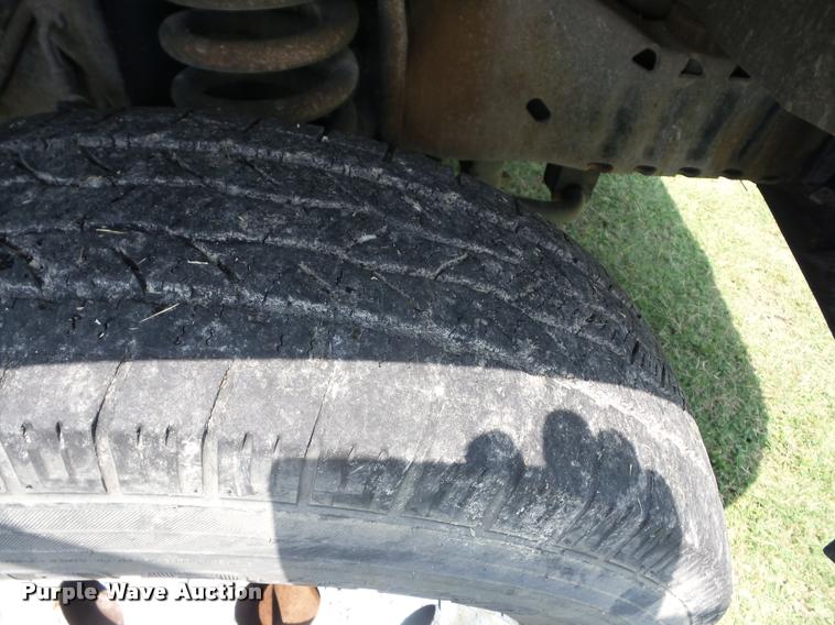 image for item K6434 2005 Ford Econoline E450 shuttle bus