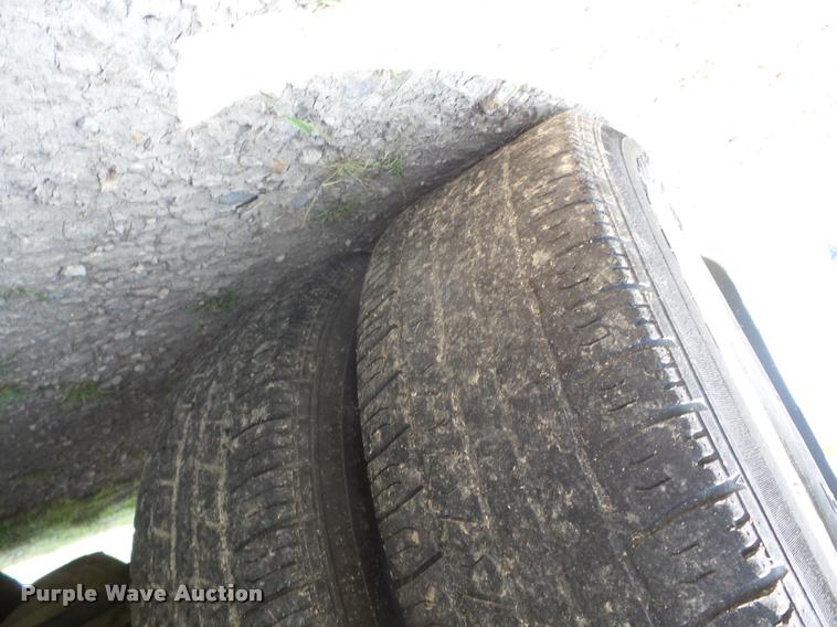 image for item K6434 2005 Ford Econoline E450 shuttle bus