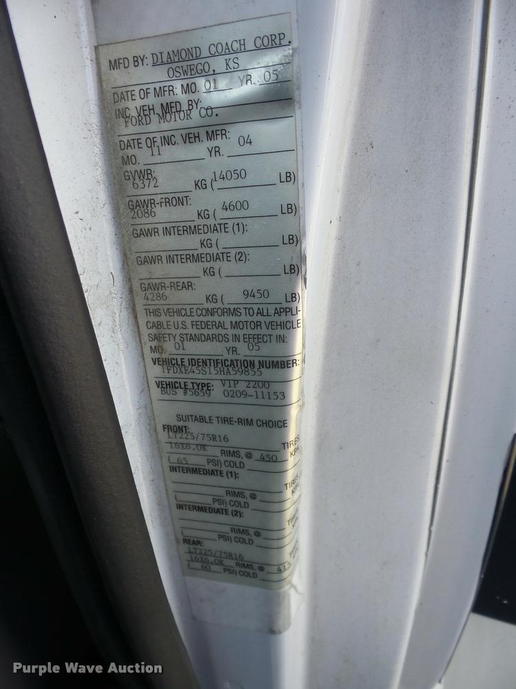 image for item K6434 2005 Ford Econoline E450 shuttle bus