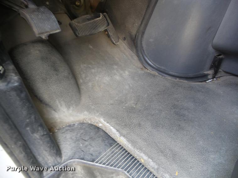 image for item K6434 2005 Ford Econoline E450 shuttle bus