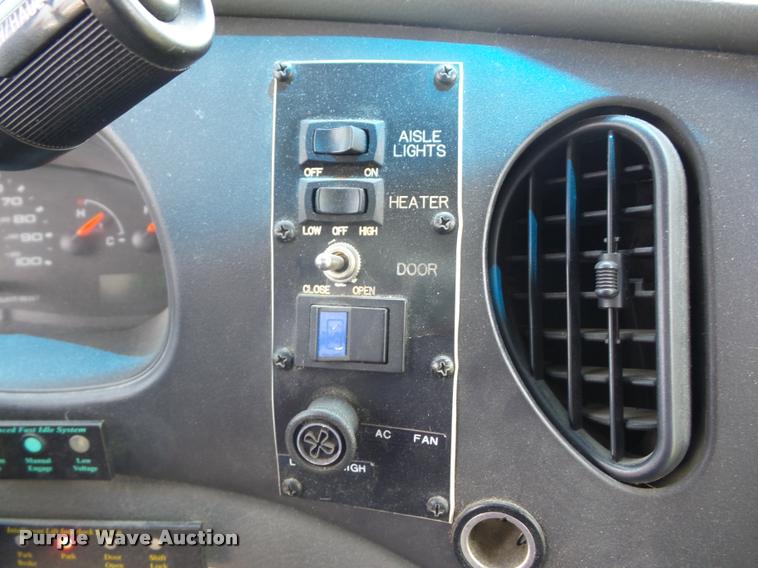image for item K6434 2005 Ford Econoline E450 shuttle bus