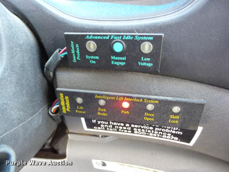 image for item K6434 2005 Ford Econoline E450 shuttle bus