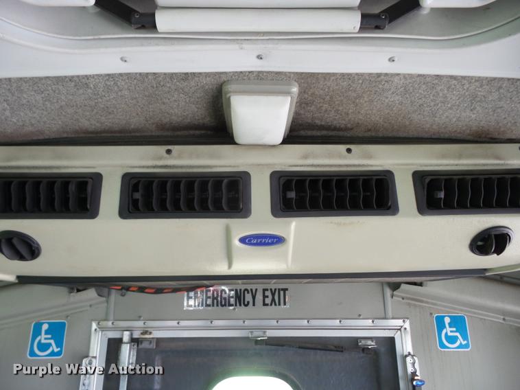 image for item K6434 2005 Ford Econoline E450 shuttle bus