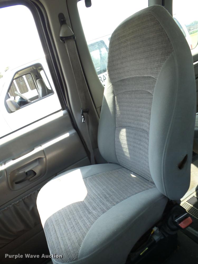 image for item K6435 2000 Ford Econoline E350 Extended van