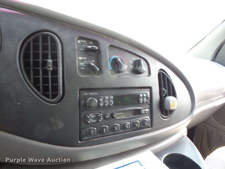 image for item K6436 1998 Ford Club Wagon E350 XL Super van