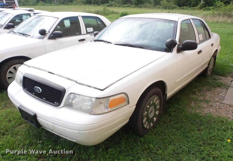 image for item K6437 2005 Ford Crown Victoria Police Interceptor