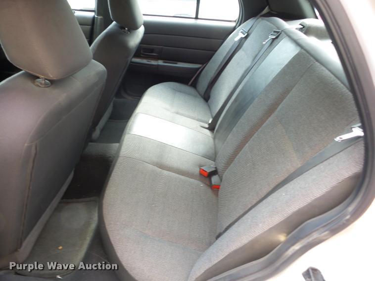 image for item K6437 2005 Ford Crown Victoria Police Interceptor