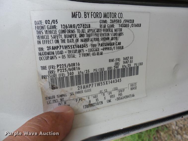 image for item K6437 2005 Ford Crown Victoria Police Interceptor