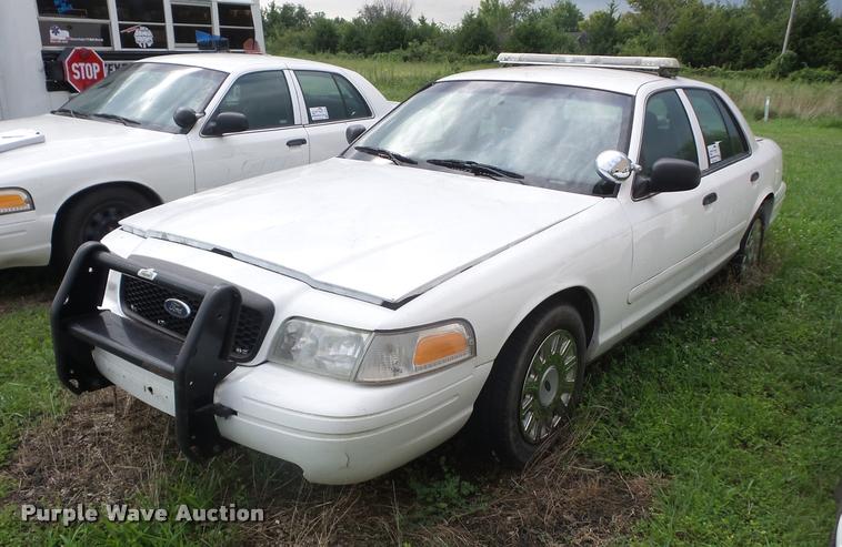 image for item K6439 2005 Ford Crown Victoria Police Interceptor