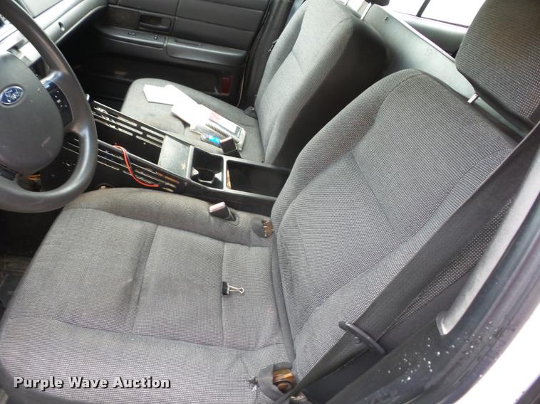 image for item K6439 2005 Ford Crown Victoria Police Interceptor