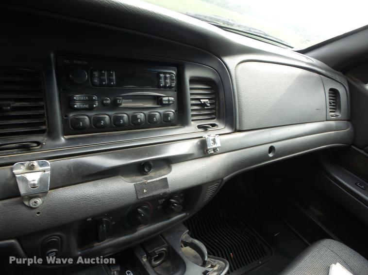 image for item K6439 2005 Ford Crown Victoria Police Interceptor