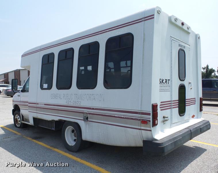 image for item K6442 2002 Ford Econoline E350 Super Duty shuttle bus